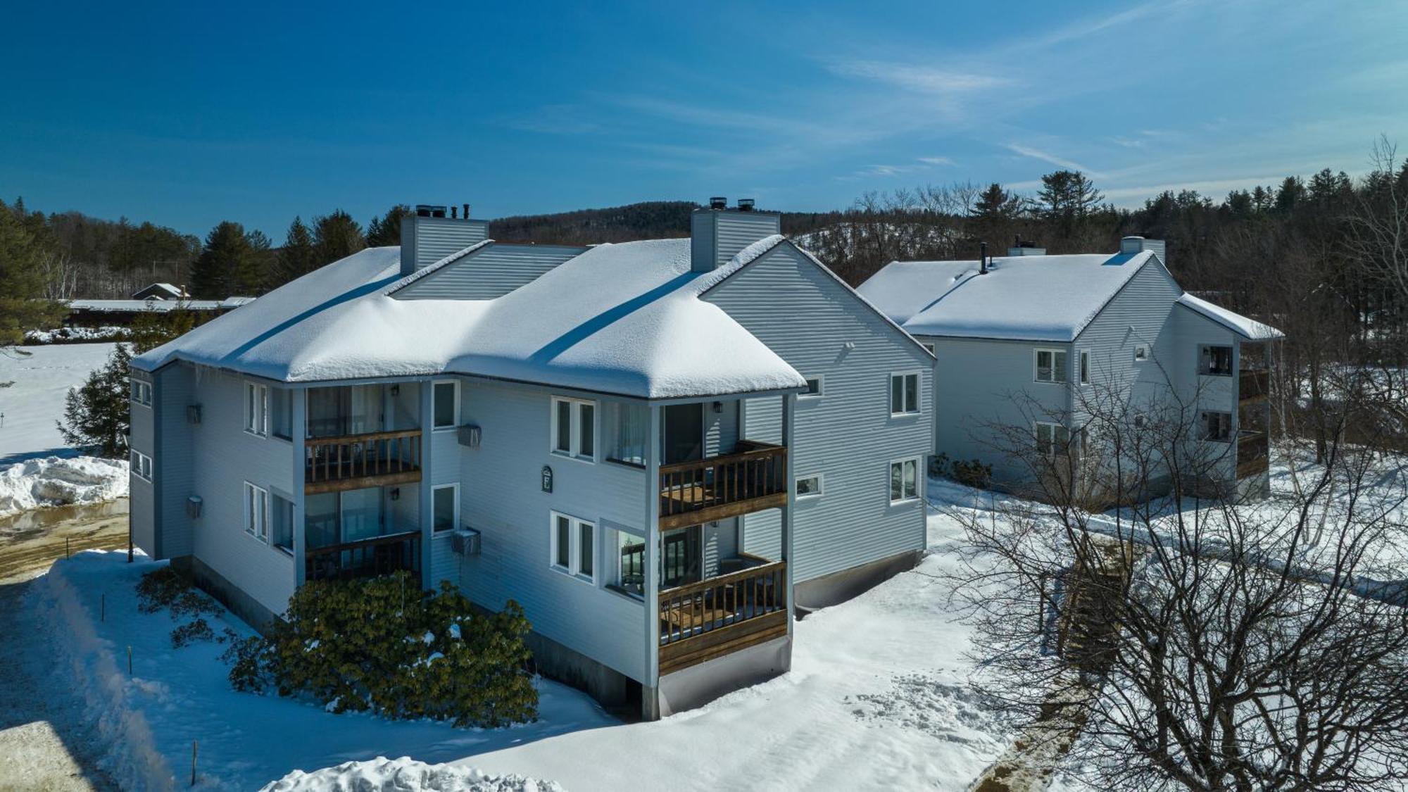 Okemo Mountain Lodging Hotel Ludlow Bagian luar foto